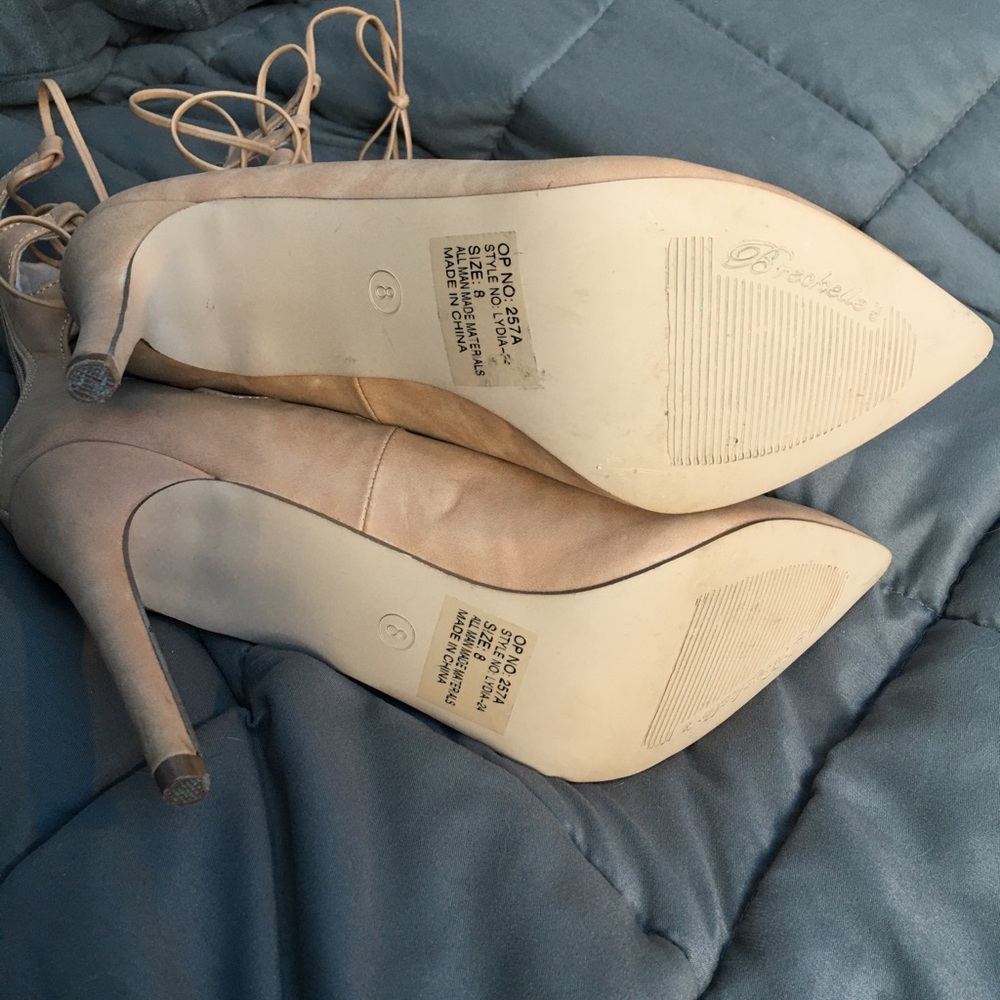 Size 8 heels 3 inch never been worn outside